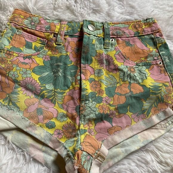 Wild Fable Jean Shorts Highest Rise Cheeky Floral NEW Yellow Green Pink Size 00 - Picture 3 of 8